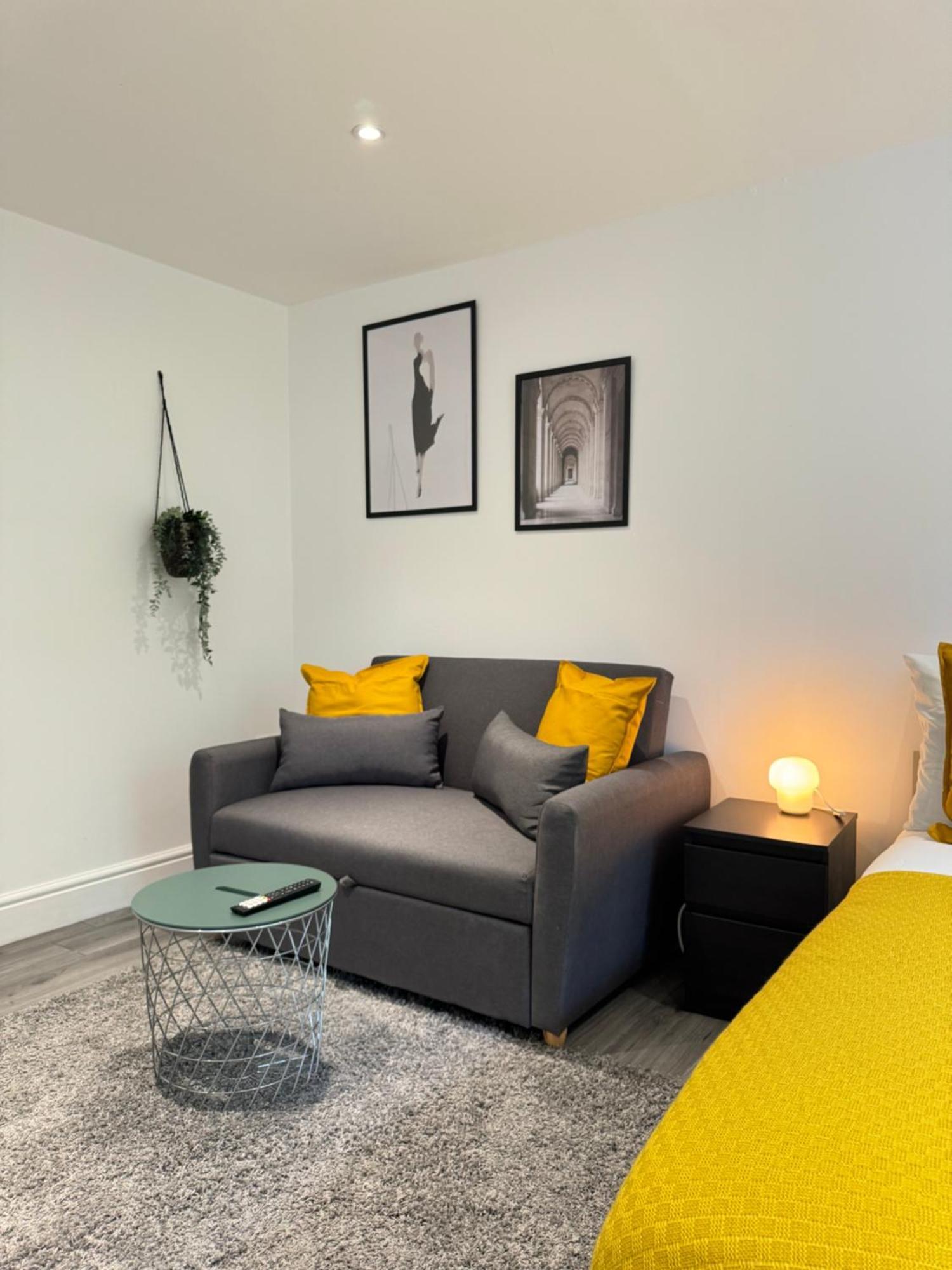 En-suite Bedroom For Up To 4! Sofa Bed - Near Stratford Gæstehus *