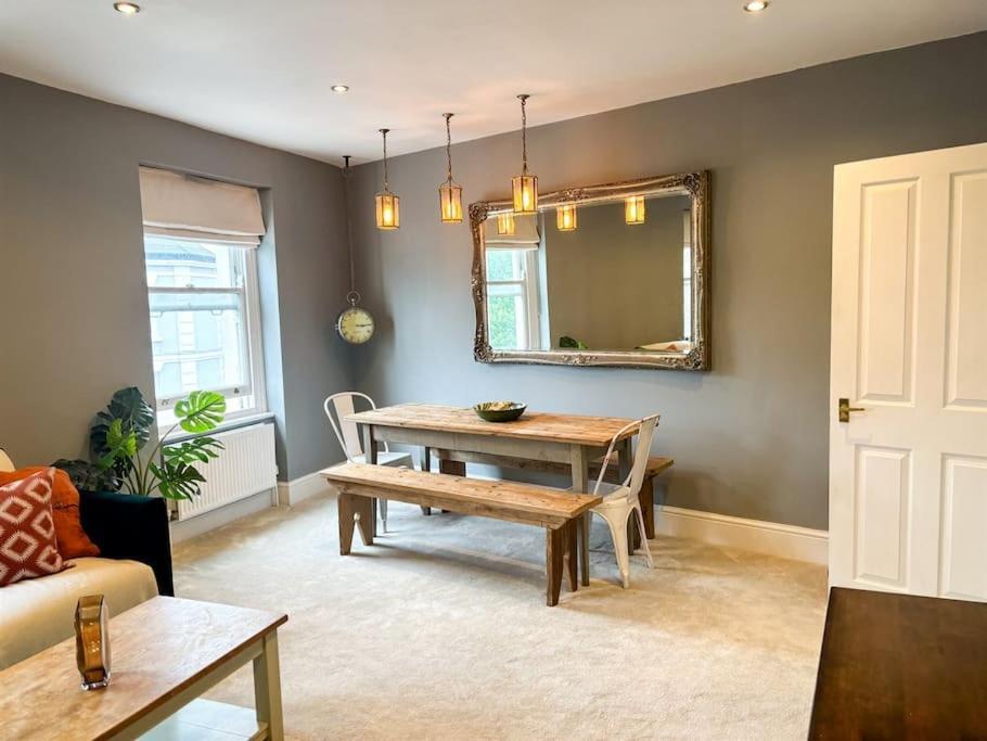 Upscale 3br Duplex Experience The Charm Of Westbourne Grove Londres