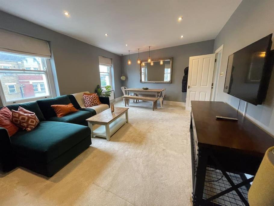 Upscale 3br Duplex Experience The Charm Of Westbourne Grove Londres