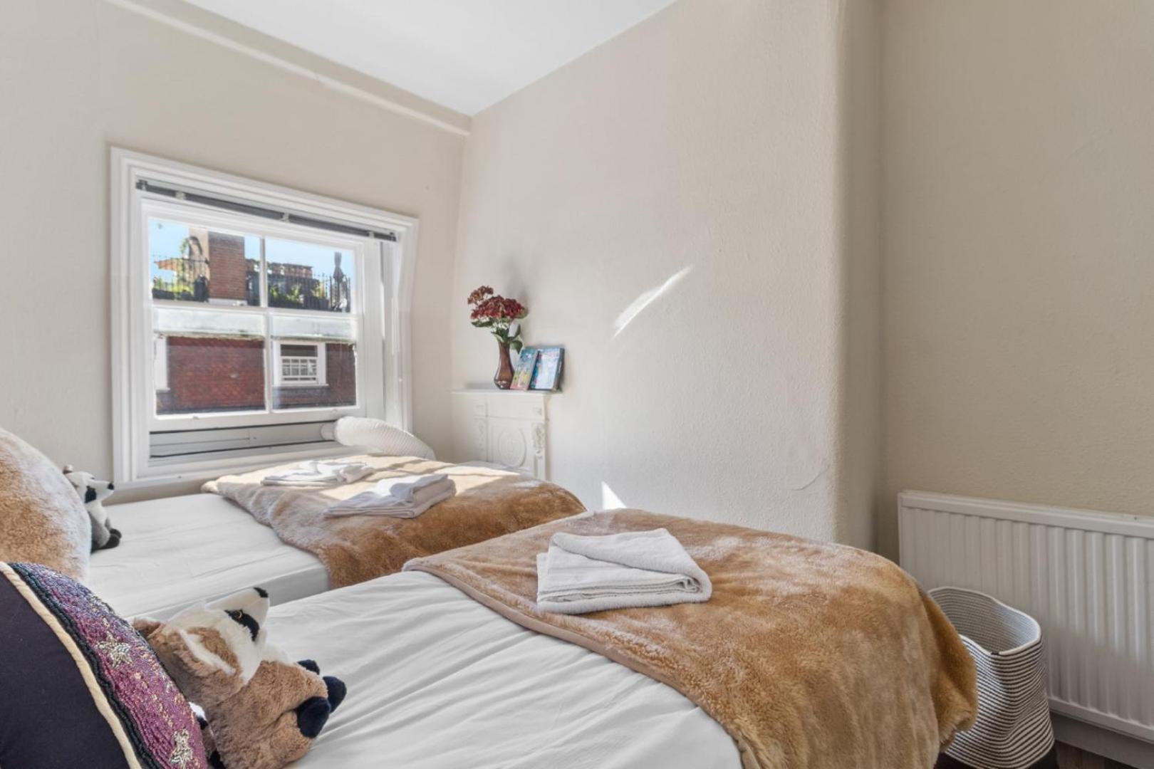Luxury 2 Bed In The Heart Of Mayfair Your Stylish Retreat 4th Floor No Lift * Londen