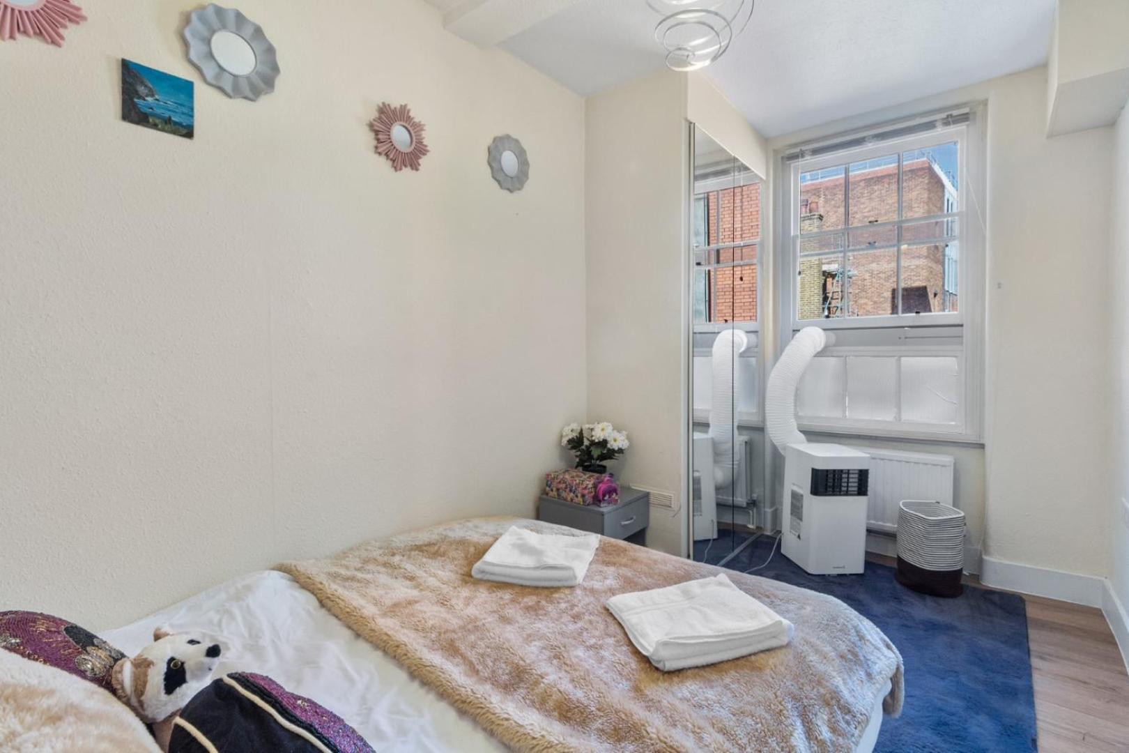 Luxury 2 Bed In The Heart Of Mayfair Your Stylish Retreat 4th Floor No Lift Londen