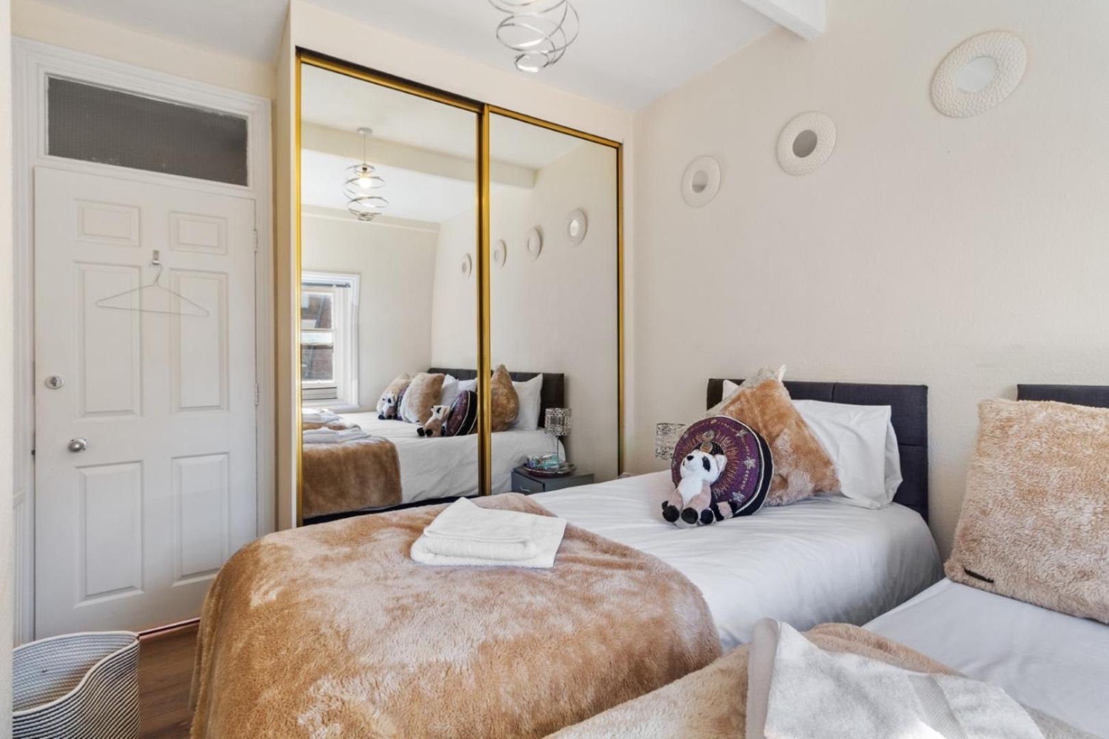 Appartement Luxury 2 Bed In The Heart Of Mayfair Your Stylish Retreat 4th Floor No Lift Londen