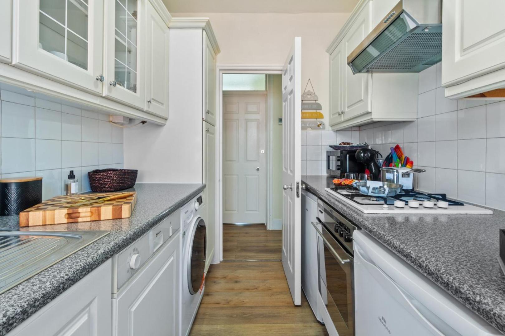 Luxury 2 Bed In The Heart Of Mayfair Your Stylish Retreat 4th Floor No Lift * Londen