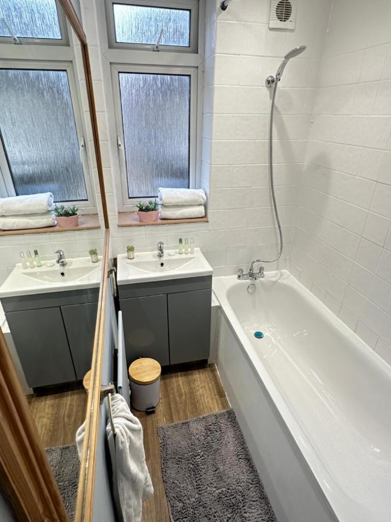 Central Three Bedroom Appartement *
