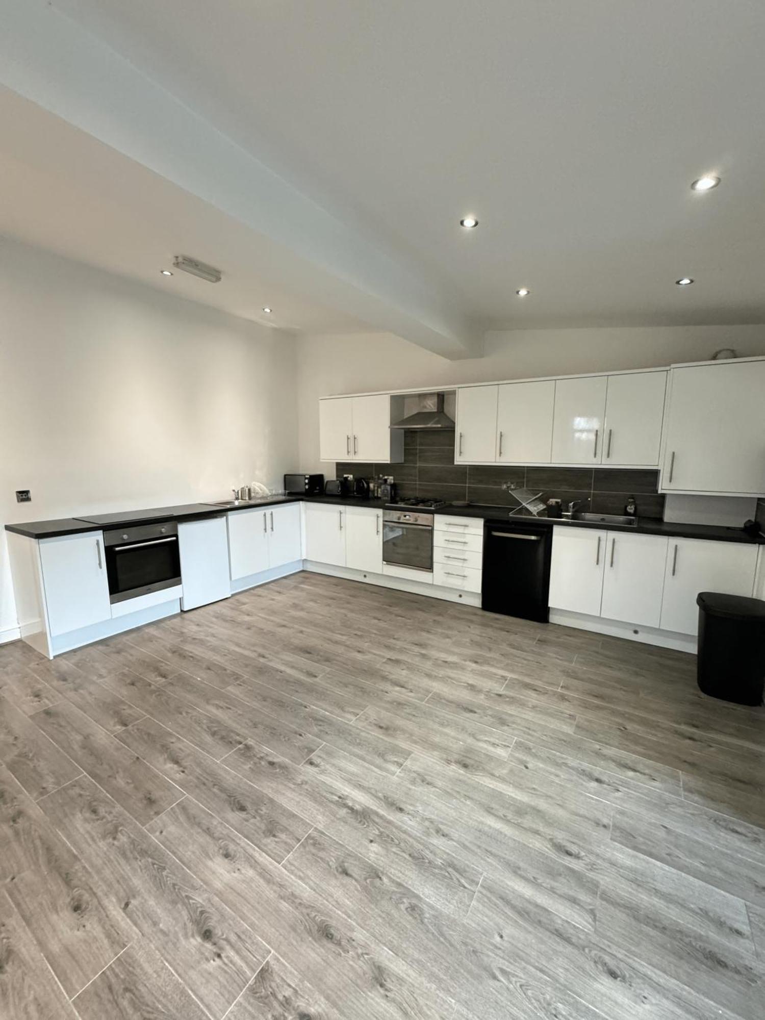 En-suite Bedroom For Up To 4! Sofa Bed - Near Stratford Guest house *