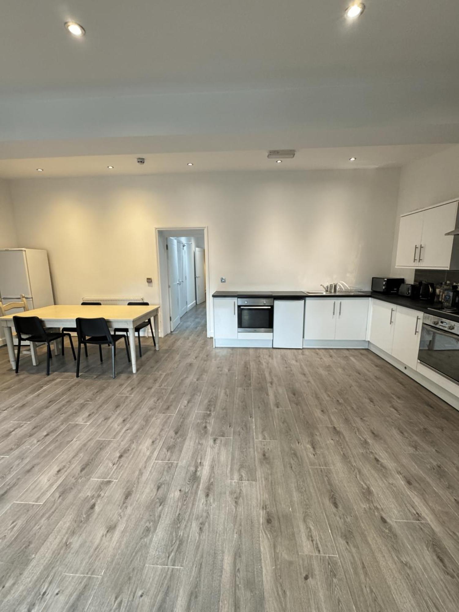 En-suite Bedroom For Up To 4! Sofa Bed - Near Stratford Guest house *