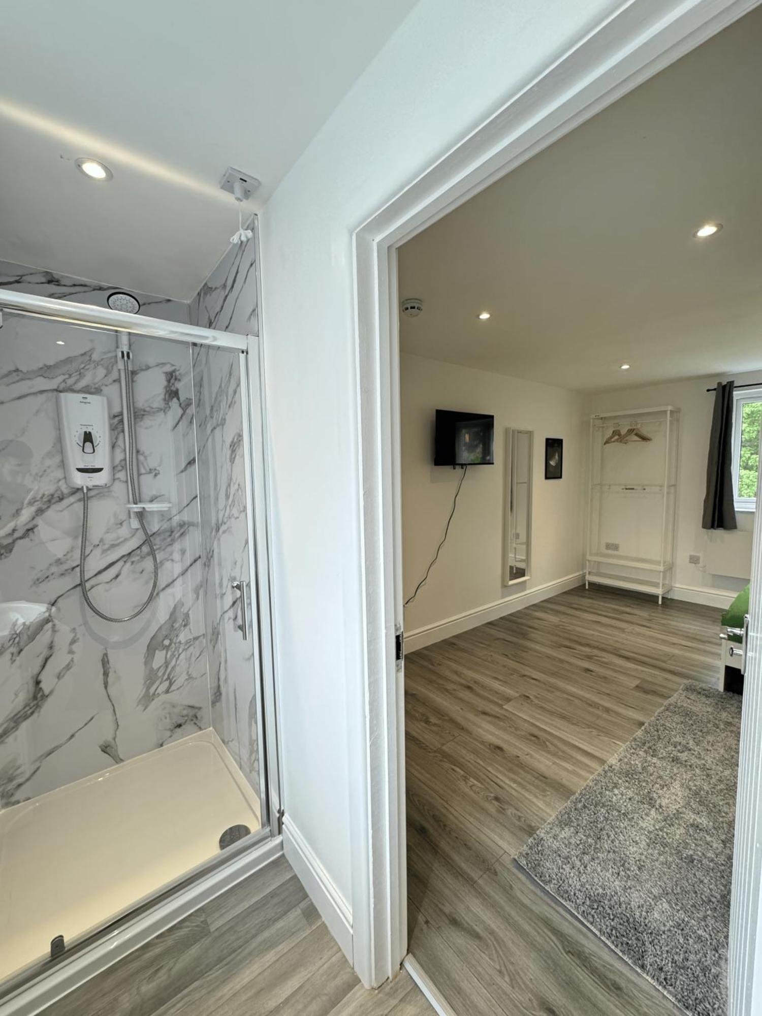 En-suite Bedroom For Up To 4! Sofa Bed - Near Stratford * London