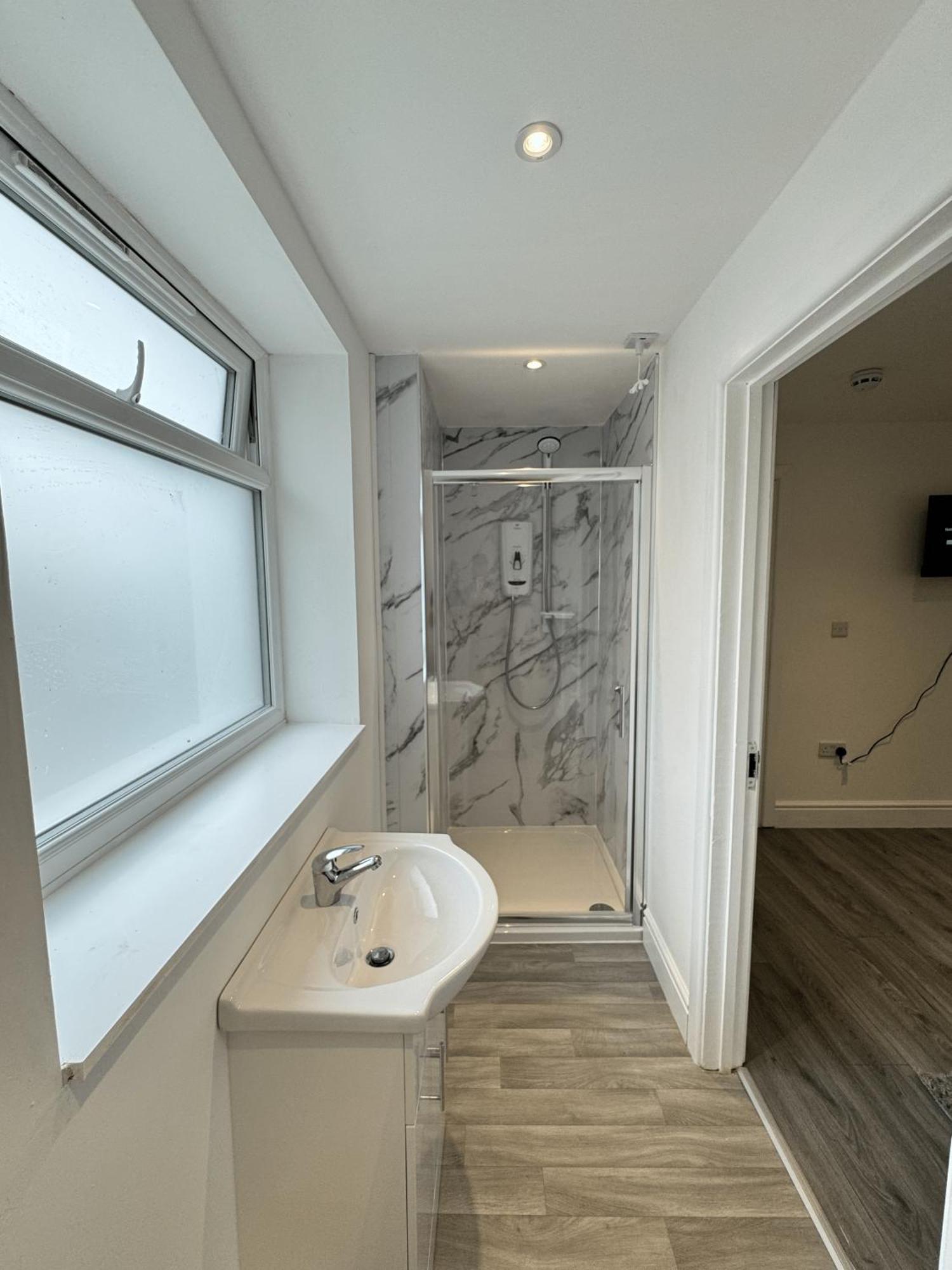 En-suite Bedroom For Up To 4! Sofa Bed - Near Stratford