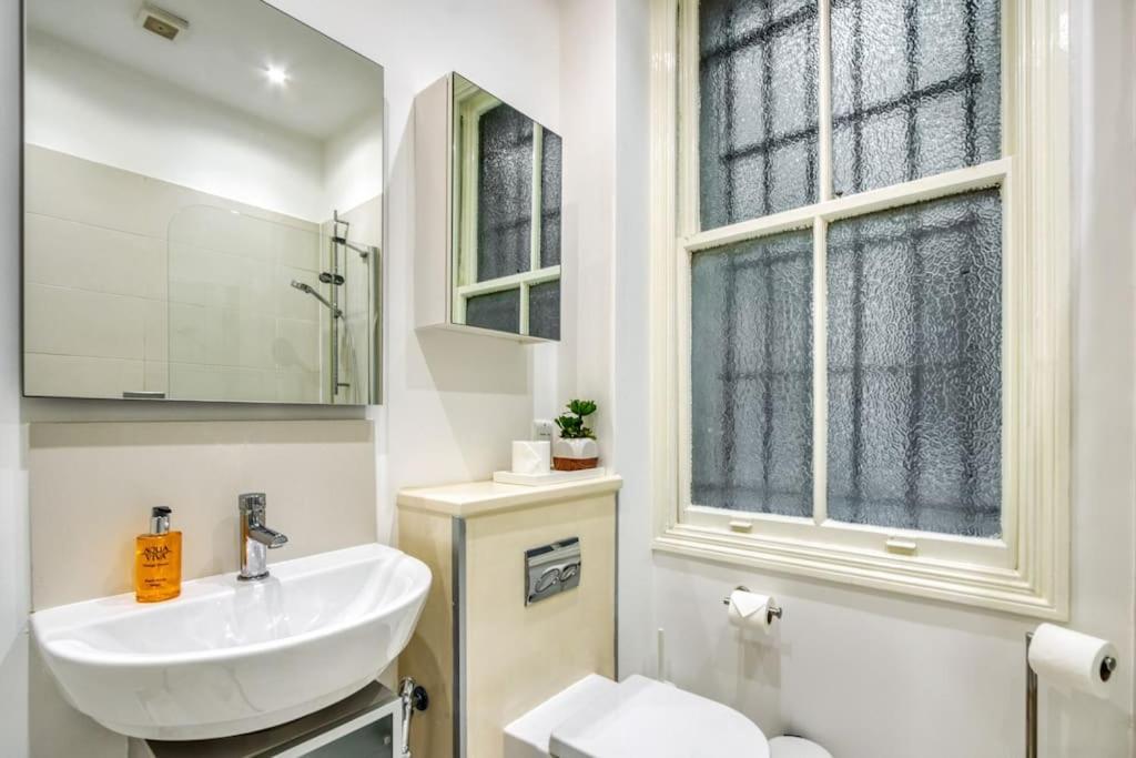 2bed 2bath Earls Court Lejlighed London