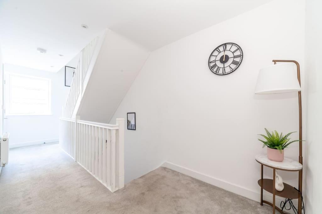 Apartment Stunning 5-bedroom Retreat In The Heart Of *