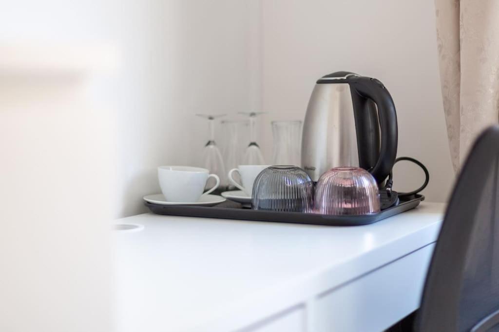 Stunning 5-bedroom Retreat In The Heart Of Apartment London