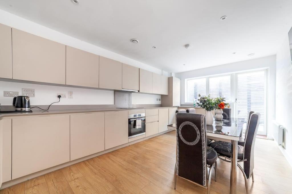 Apartment Stunning 5-bedroom Retreat In The Heart Of London