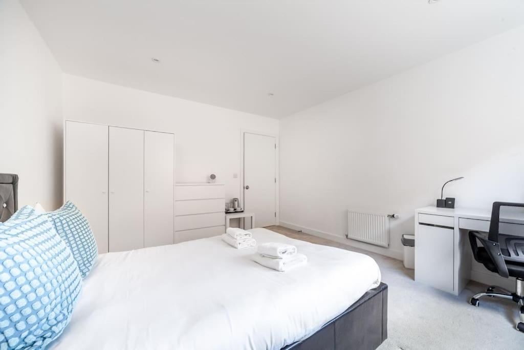 Stunning 5-bedroom Retreat In The Heart Of Apartment *