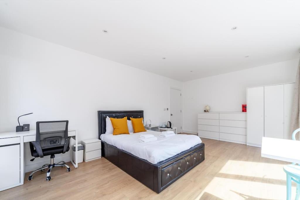 Stunning 5-bedroom Retreat In The Heart Of London
