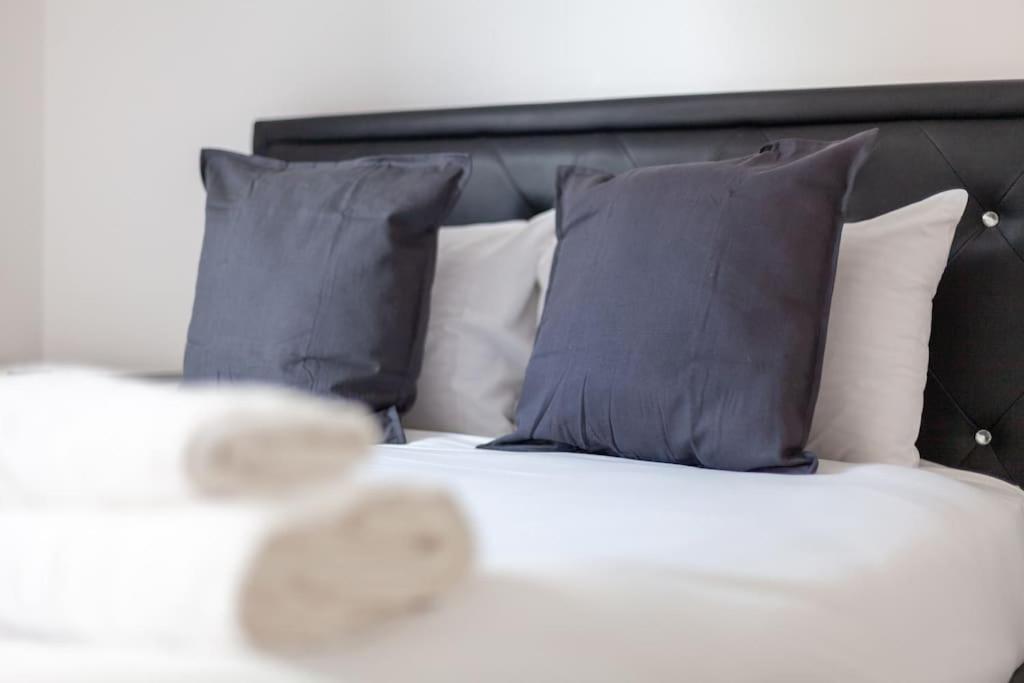 Lejlighed Stunning 5-bedroom Retreat In The Heart Of