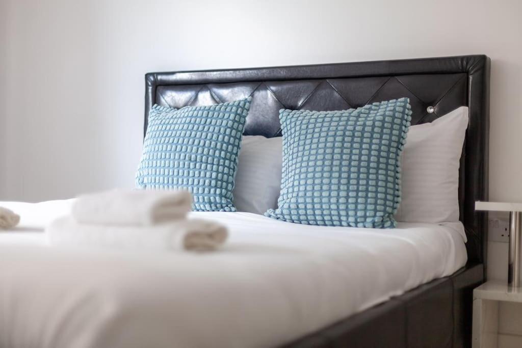 Lejlighed Stunning 5-bedroom Retreat In The Heart Of *