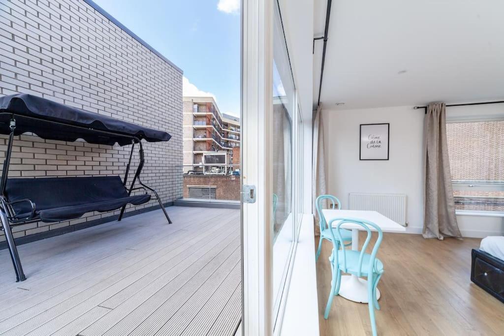 Stunning 5-bedroom Retreat In The Heart Of * London