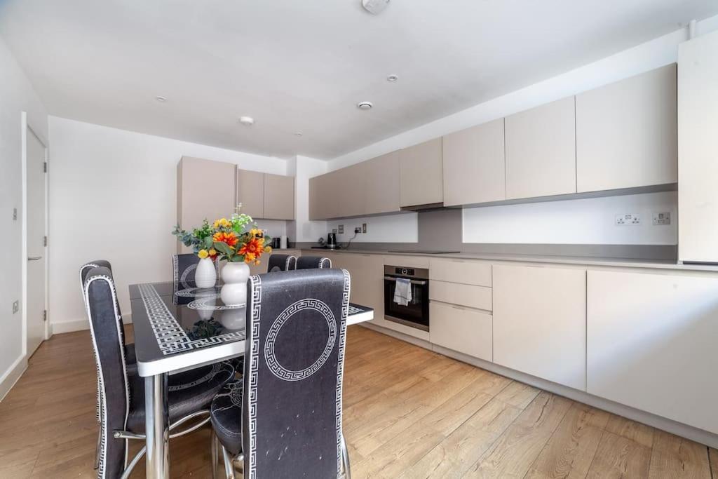 Stunning 5-bedroom Retreat In The Heart Of London