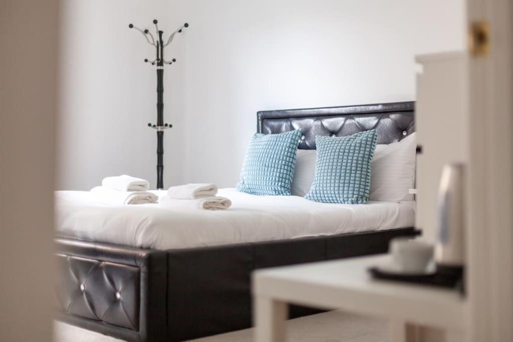 Stunning 5-bedroom Retreat In The Heart Of Apartment London