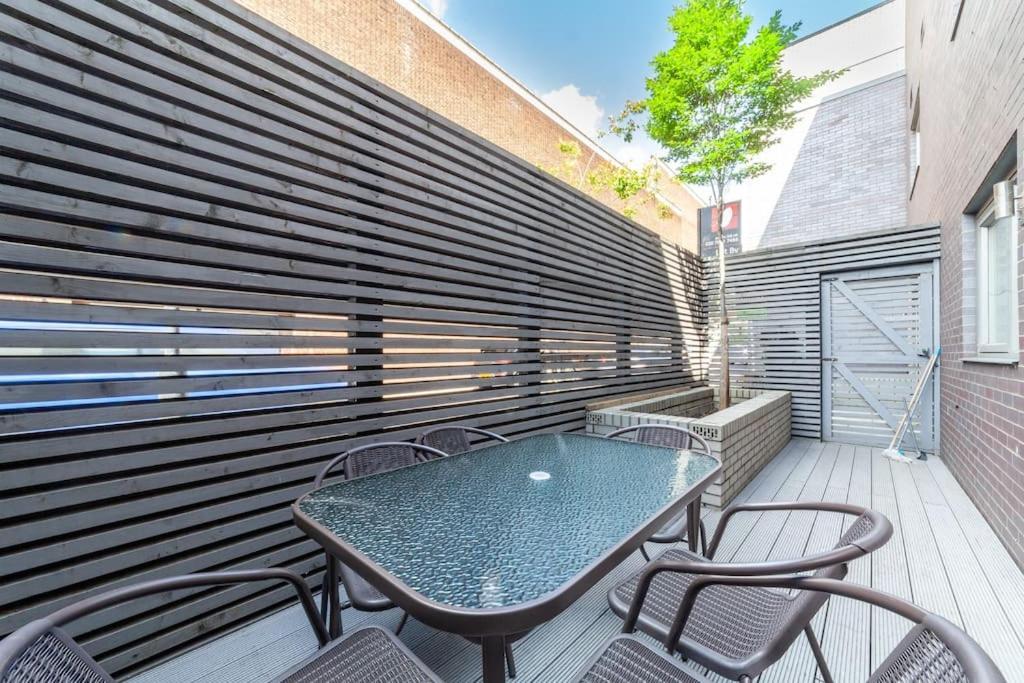 Stunning 5-bedroom Retreat In The Heart Of Apartment London