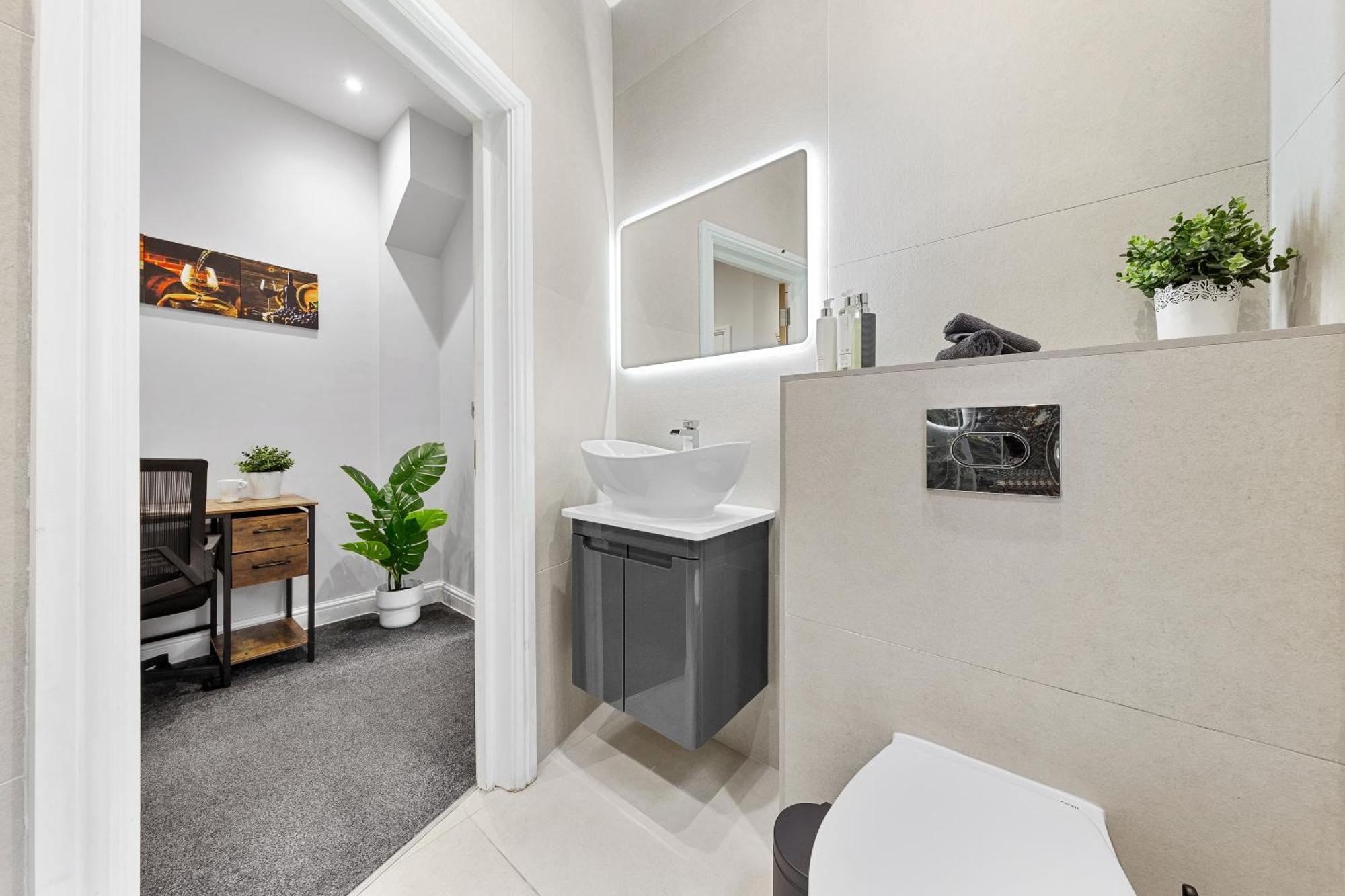 Modern In Shepherds Bush, Near Westfield Apartment