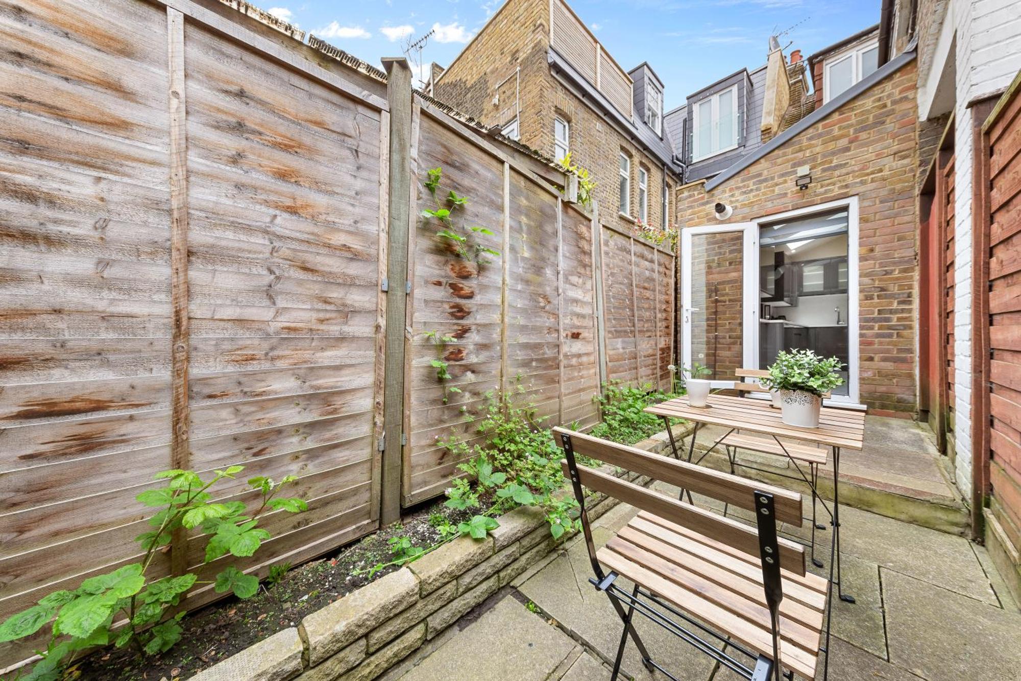 Modern In Shepherds Bush, Near Westfield London