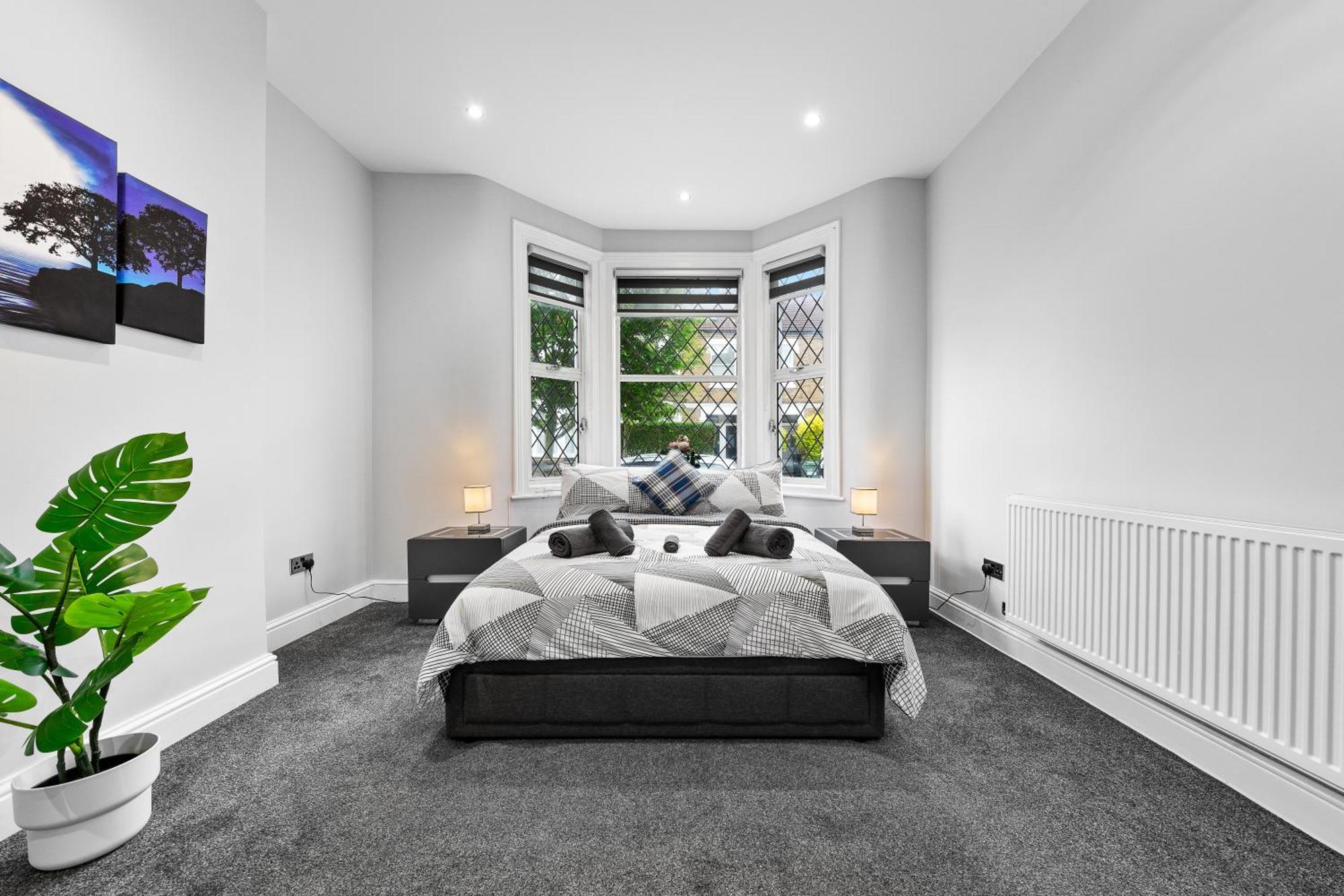 Modern In Shepherds Bush, Near Westfield Apartment London