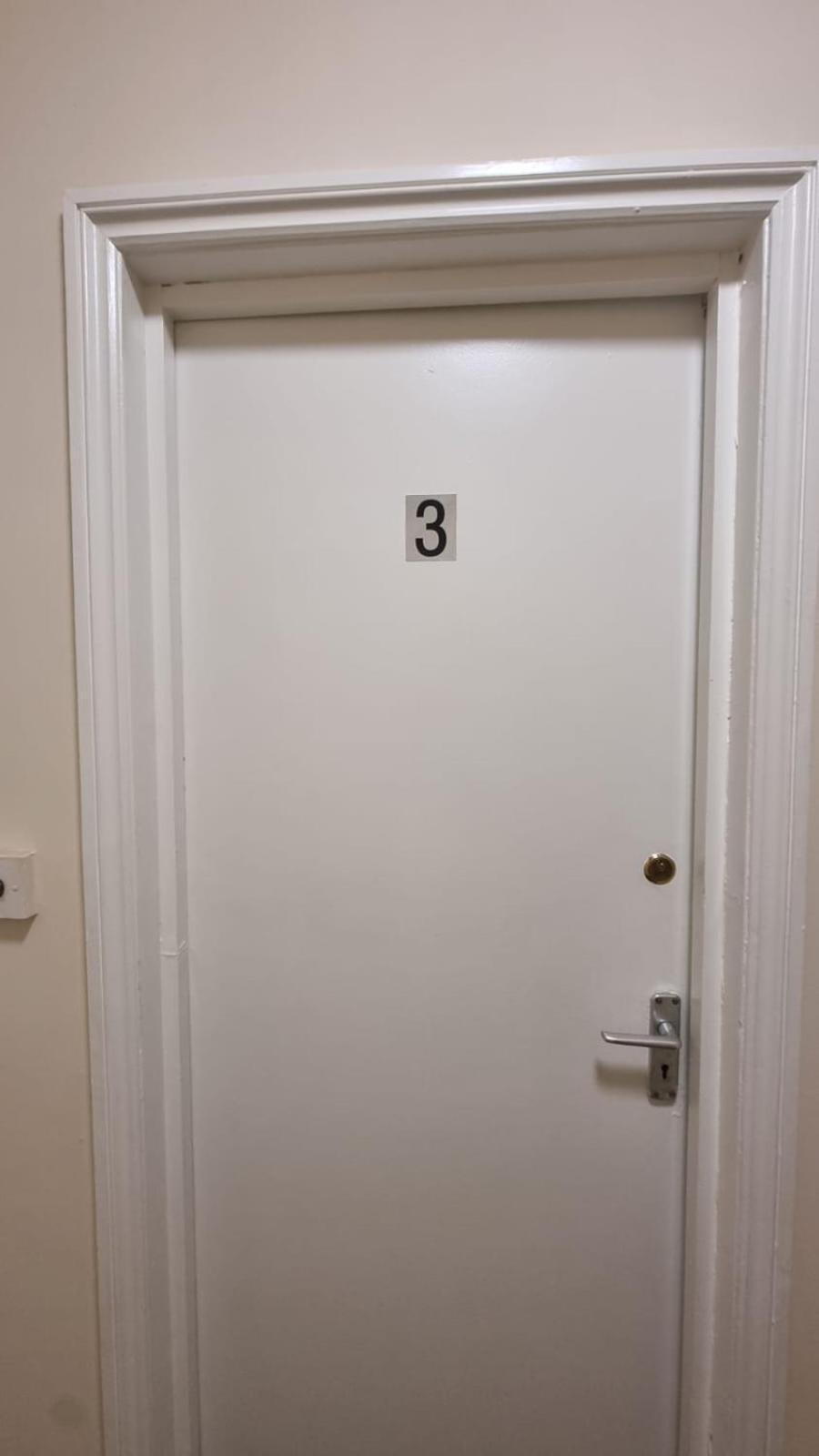 Studio For 2 Person Next To Woodgreen Londra