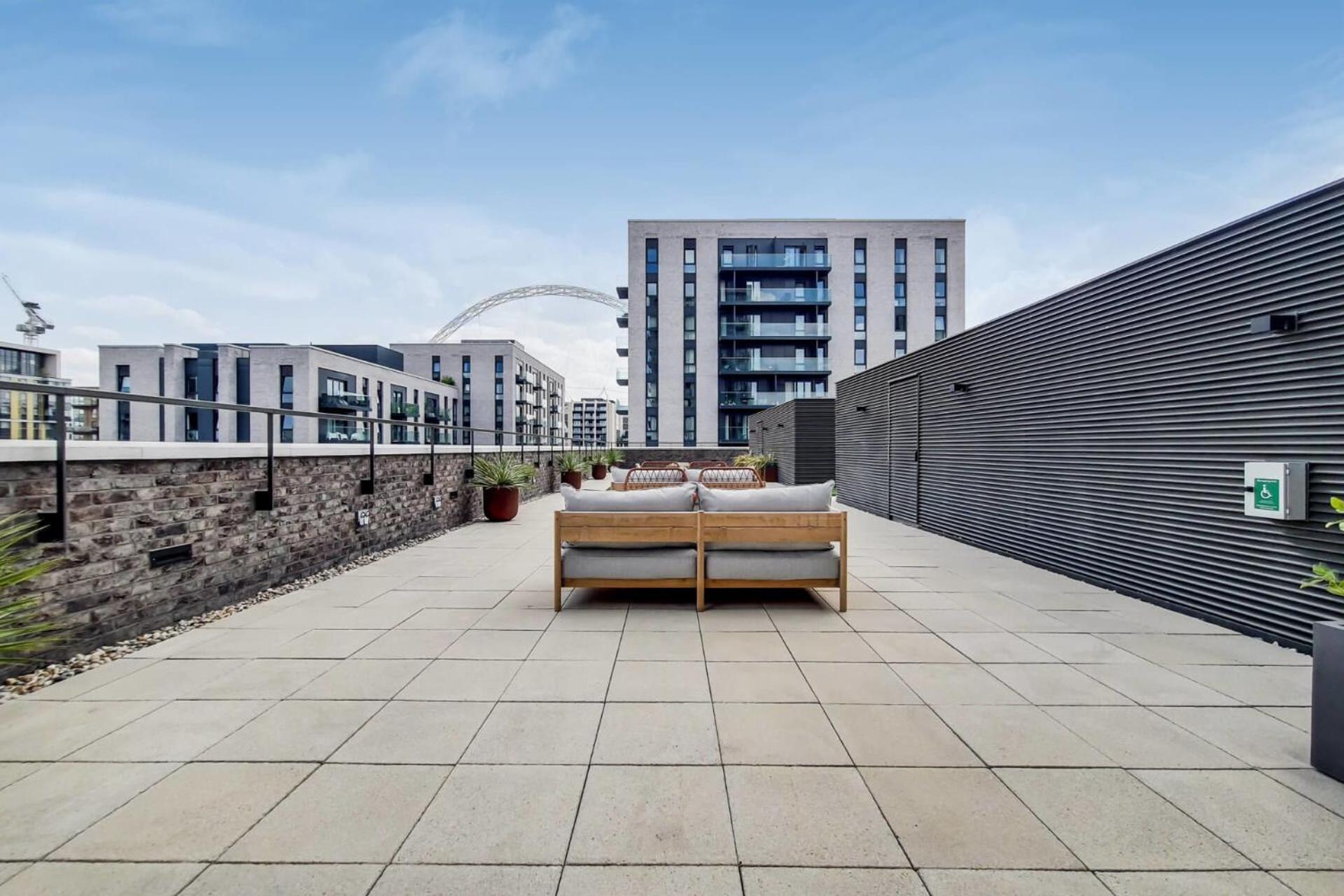 Botanical-inspired At Repton Gardens Right In The Heart Of Wembley Park Appartement