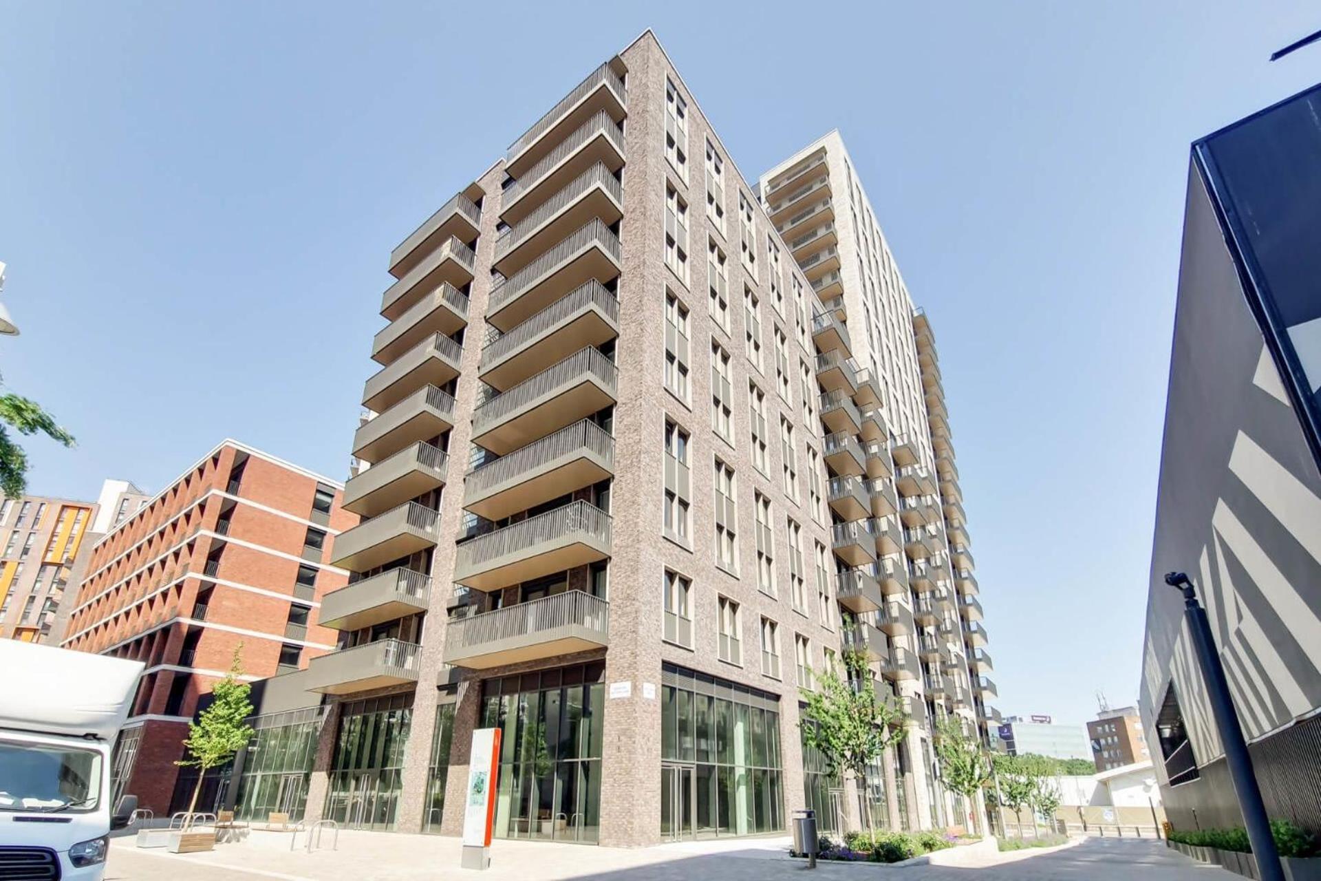 Botanical-inspired At Repton Gardens Right In The Heart Of Wembley Park * Londres