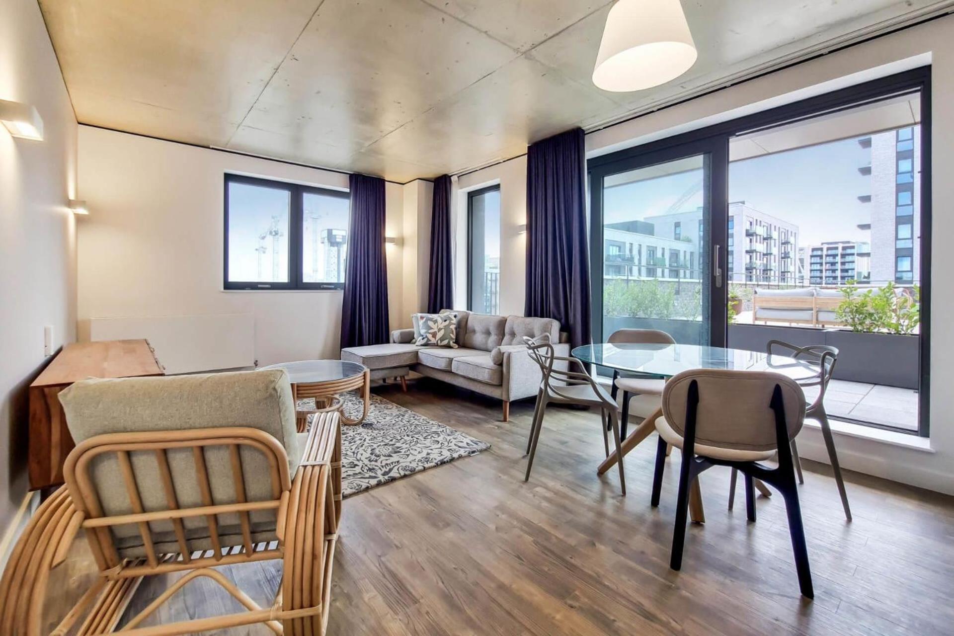 Botanical-inspired At Repton Gardens Right In The Heart Of Wembley Park Lägenhet *