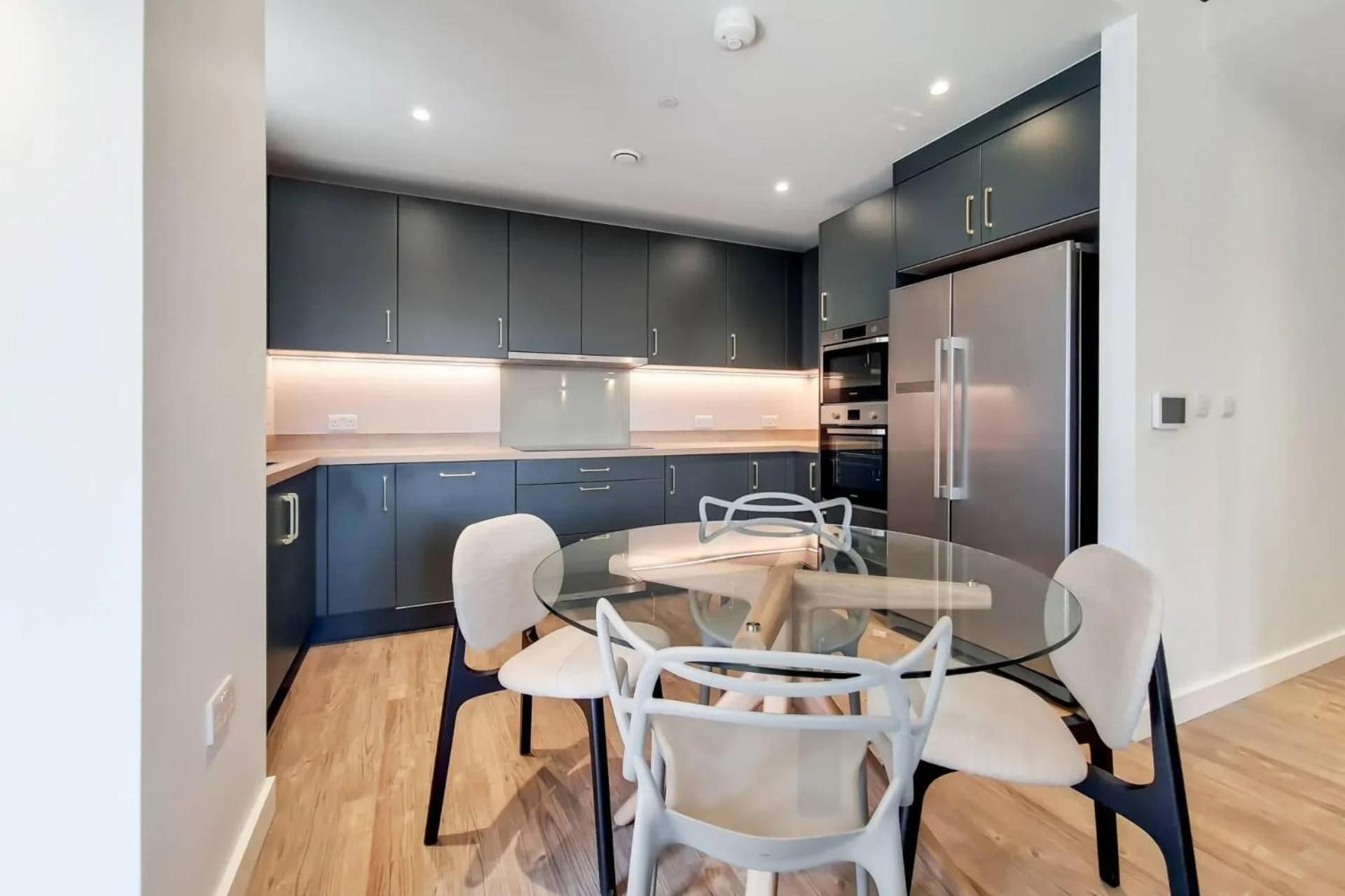 Botanical-inspired At Repton Gardens Right In The Heart Of Wembley Park Londres