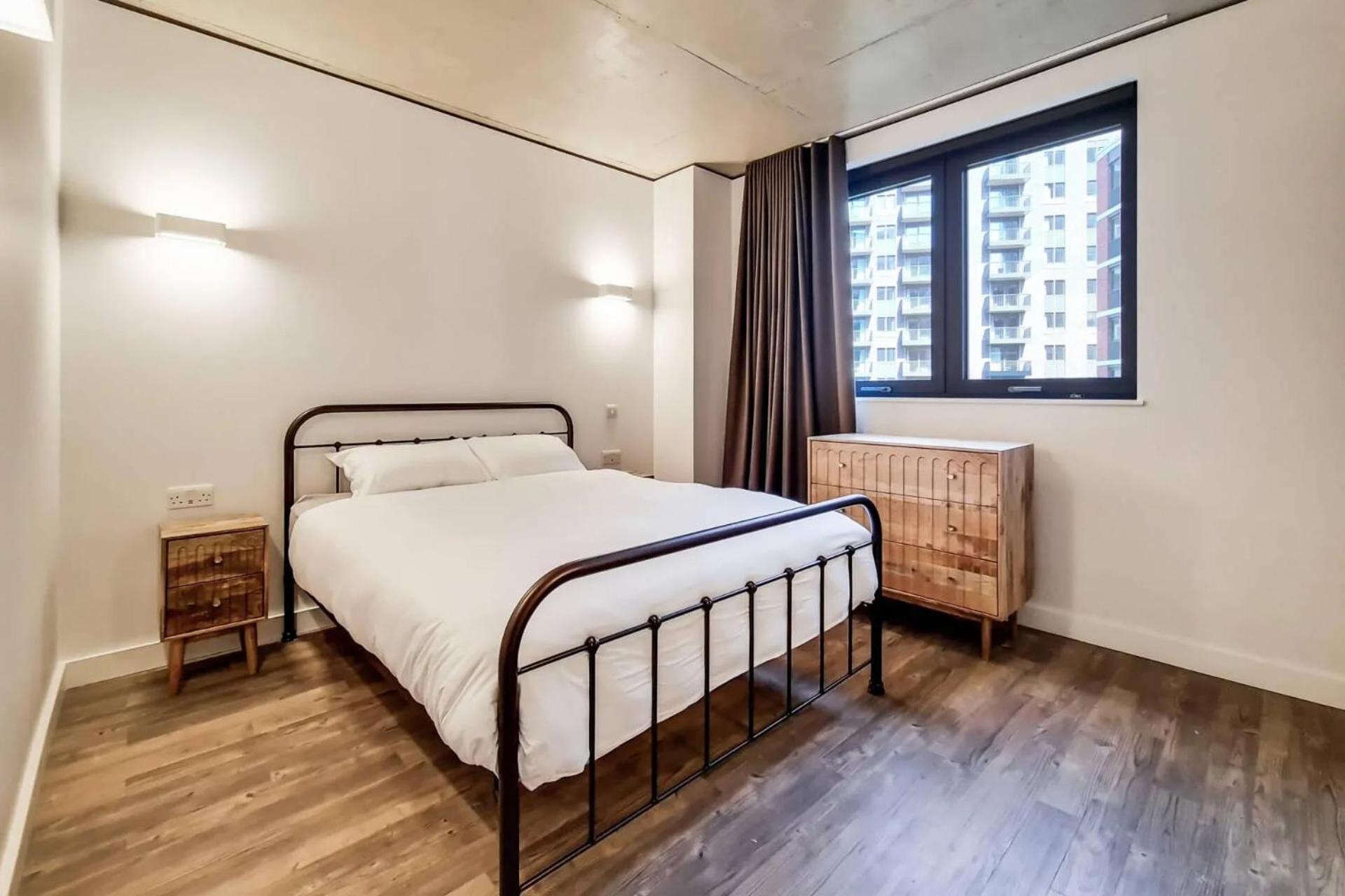 Botanical-inspired At Repton Gardens Right In The Heart Of Wembley Park Lägenhet London