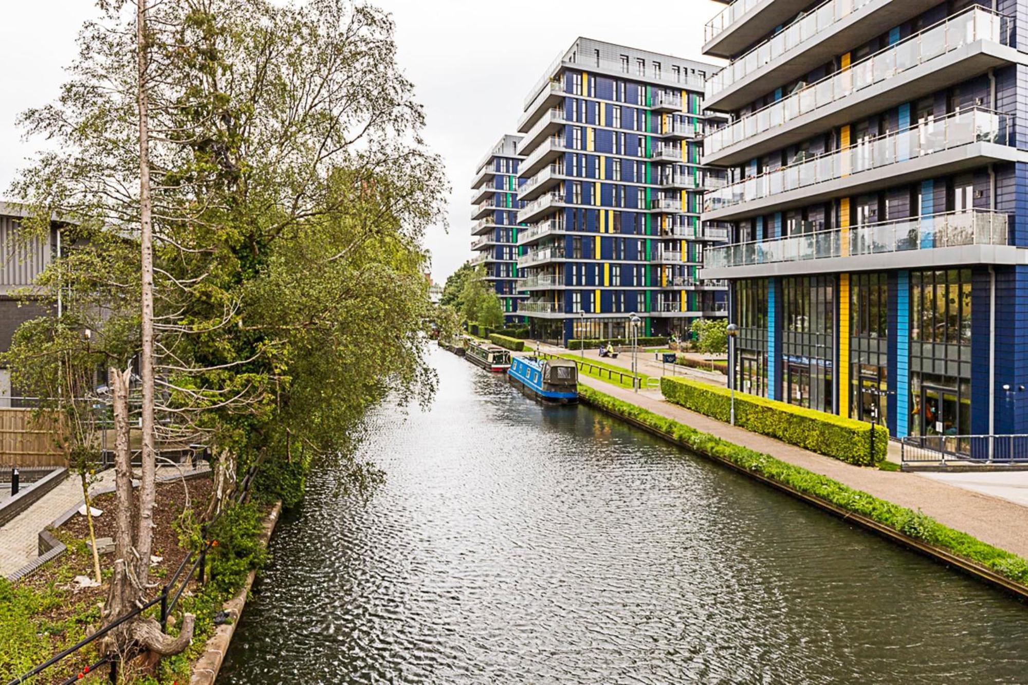 Vibrant Canal Londra