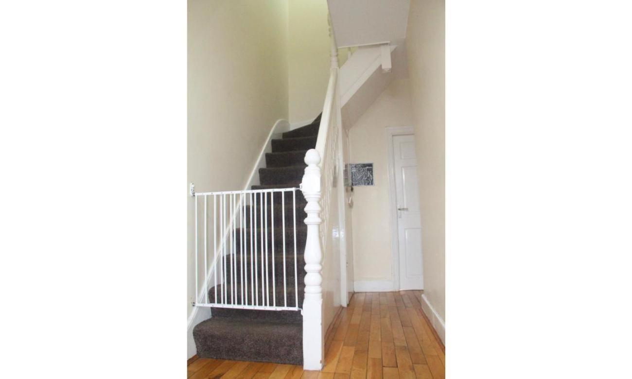 Vakantiehuis 3 Bedroom House,4beds, 2 Baths Ilford ,12 Mins To Stratford