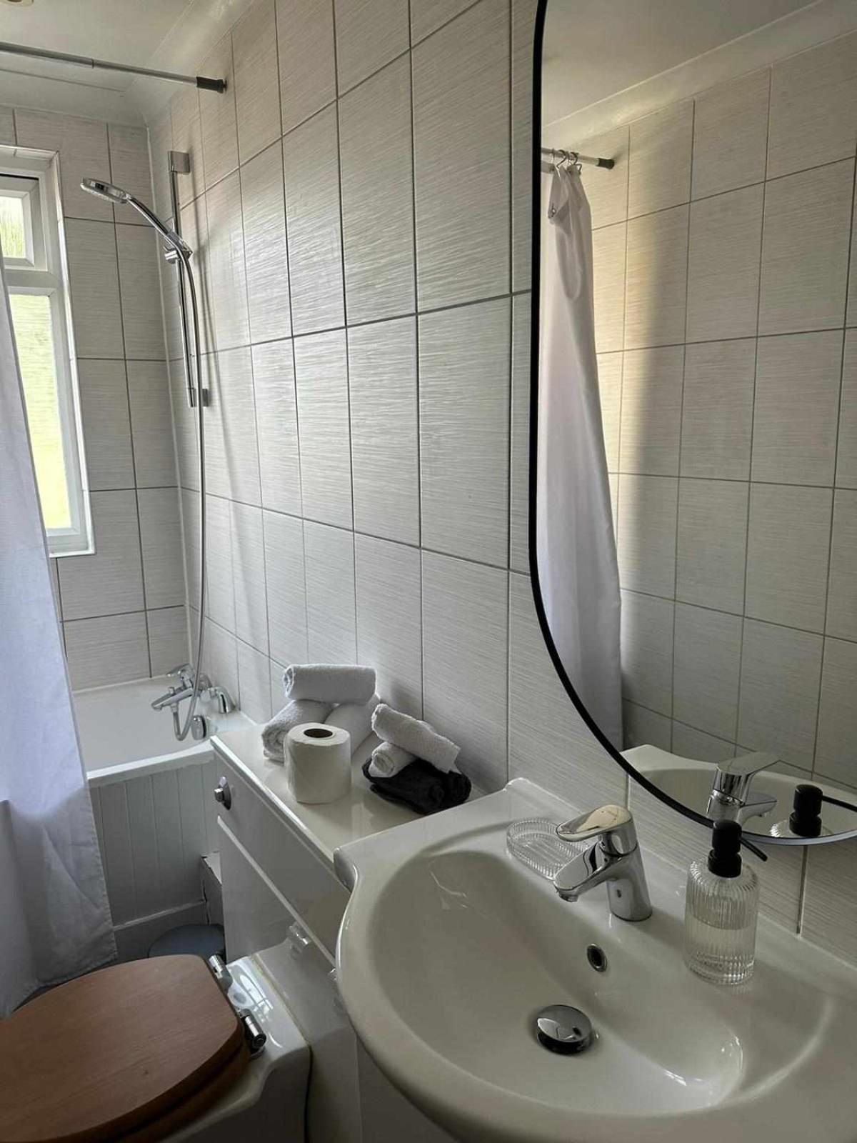 Charming Bright 2-Bed Heritage Flat, Battersea Park, London Londen