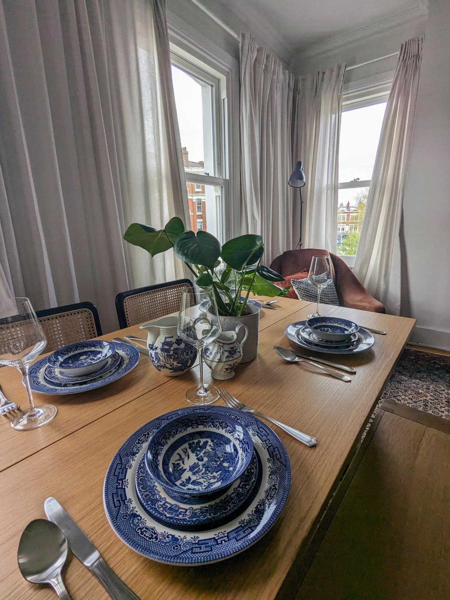 Charming Bright 2-Bed Heritage Flat, Battersea Park, London Appartement Londen