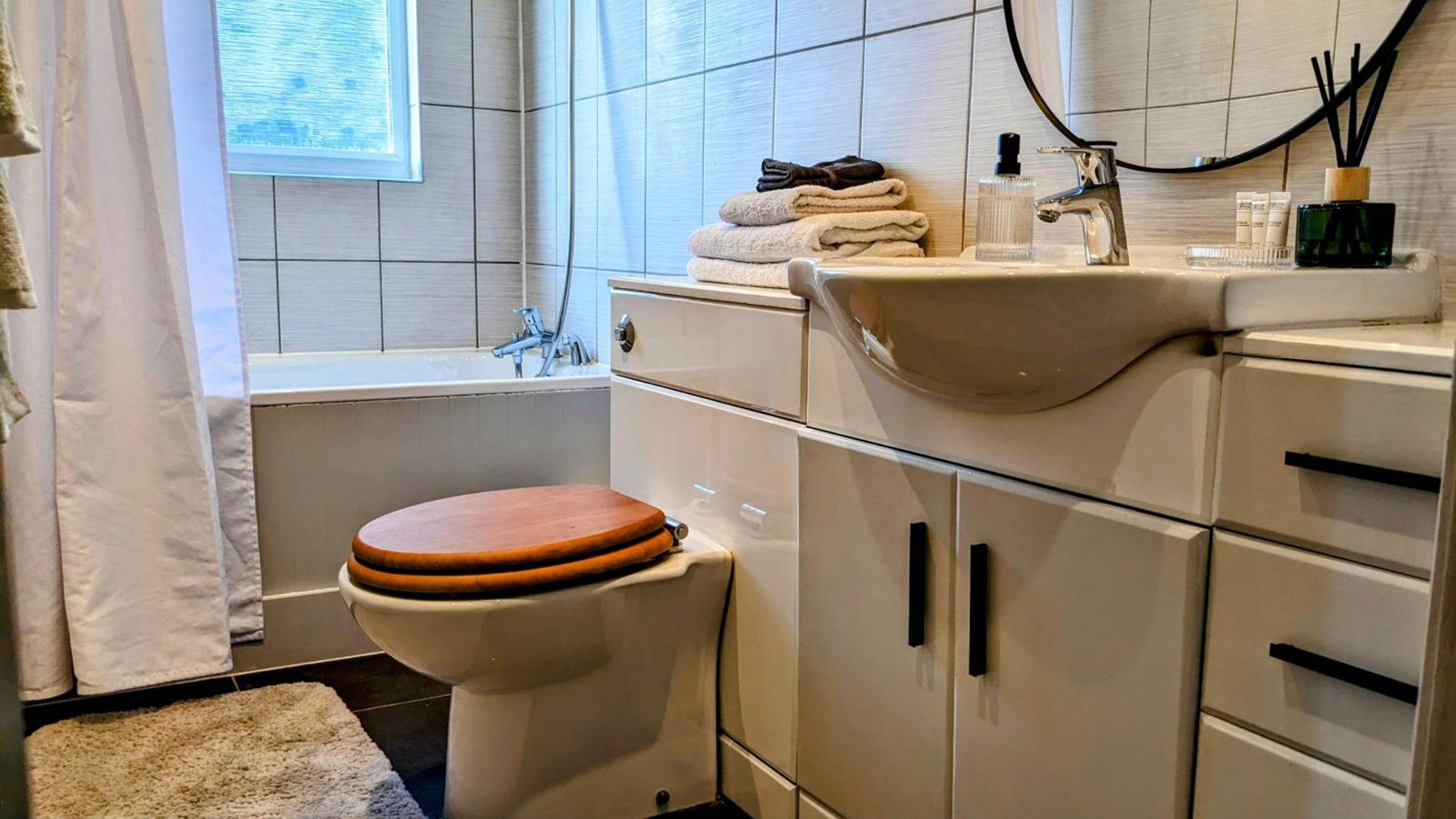 Charming Bright 2-Bed Heritage Flat, Battersea Park, London * Londen