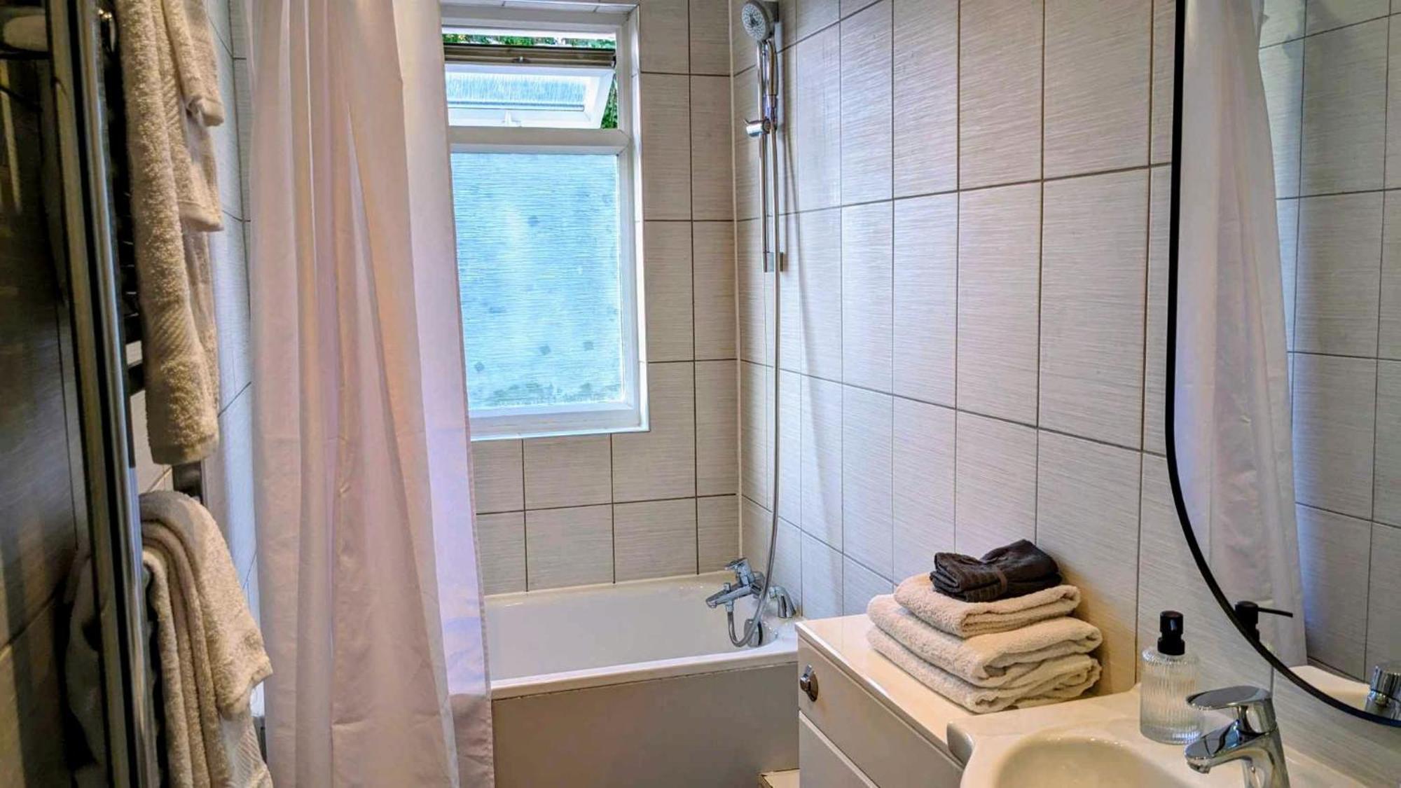 Appartement Charming Bright 2-Bed Heritage Flat, Battersea Park, London *