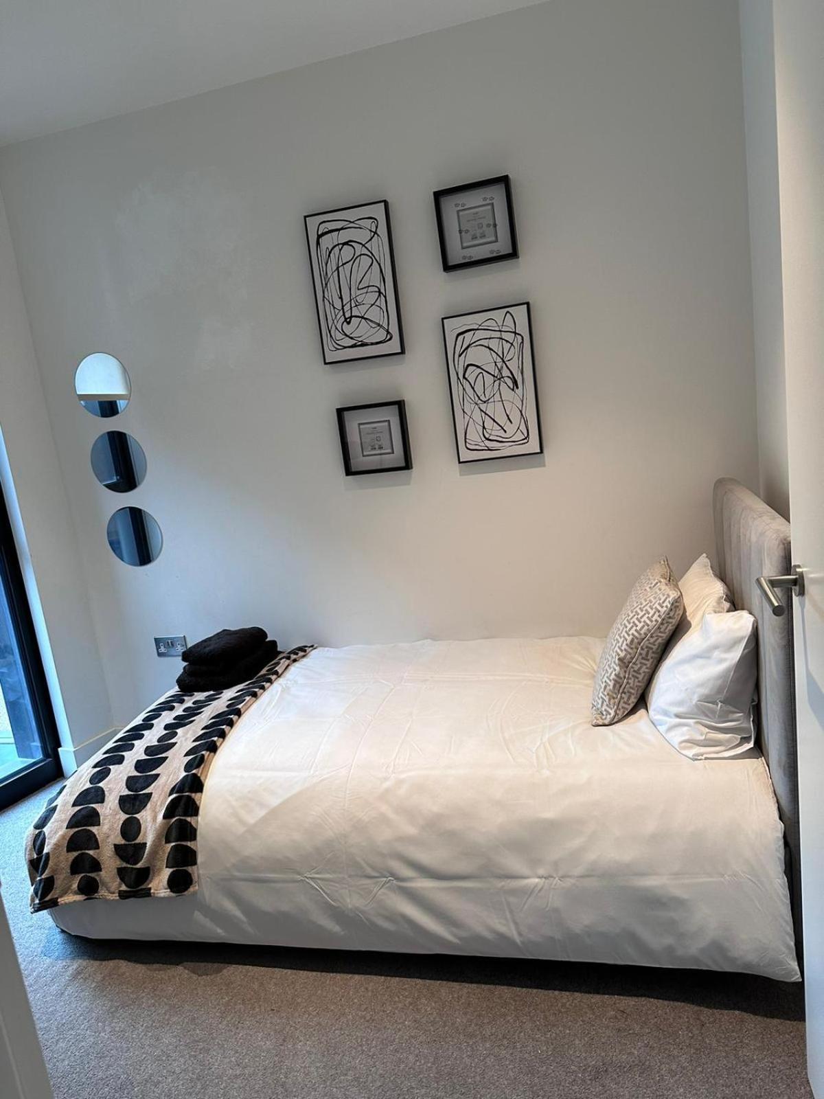 Apartment Stylist 2 Bedroom In *