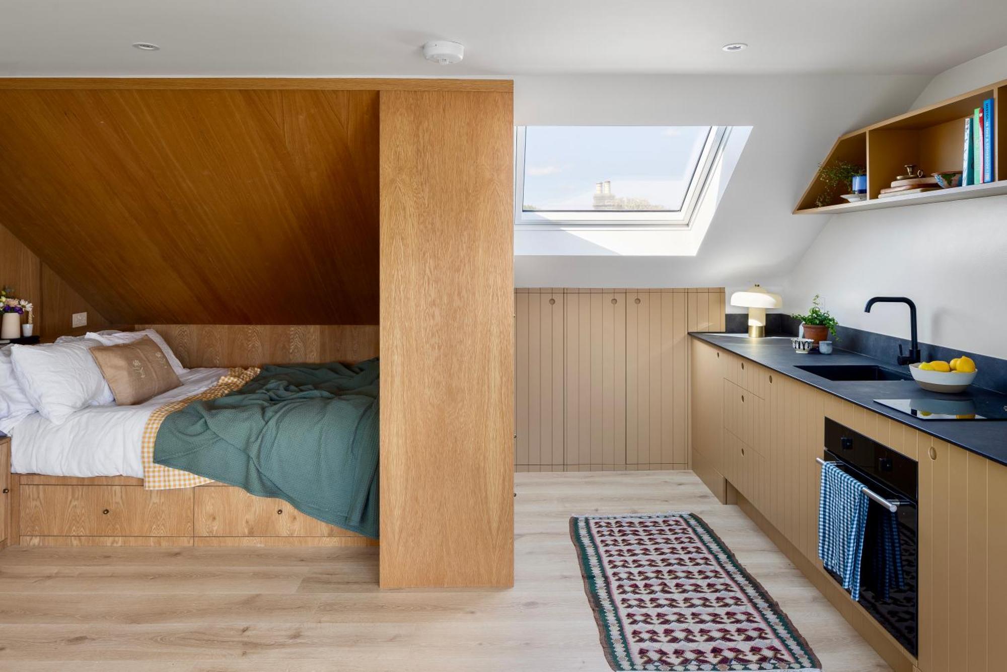 Entire Spacious Loft Studio-own Bathroom & Kitchen Within Victorian Terraced London