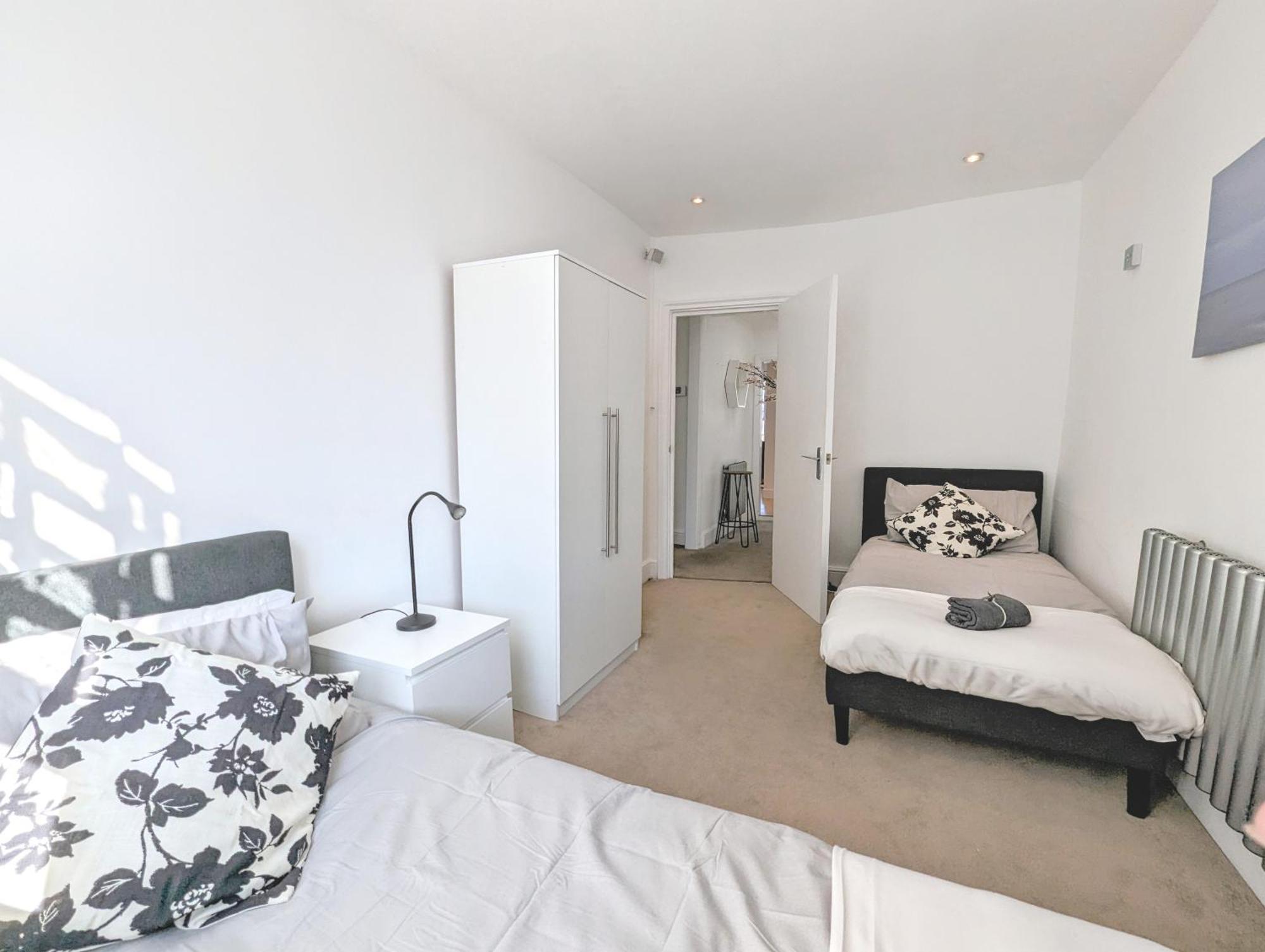 Hyde Park 3 Bedroom Flat Apartment *
