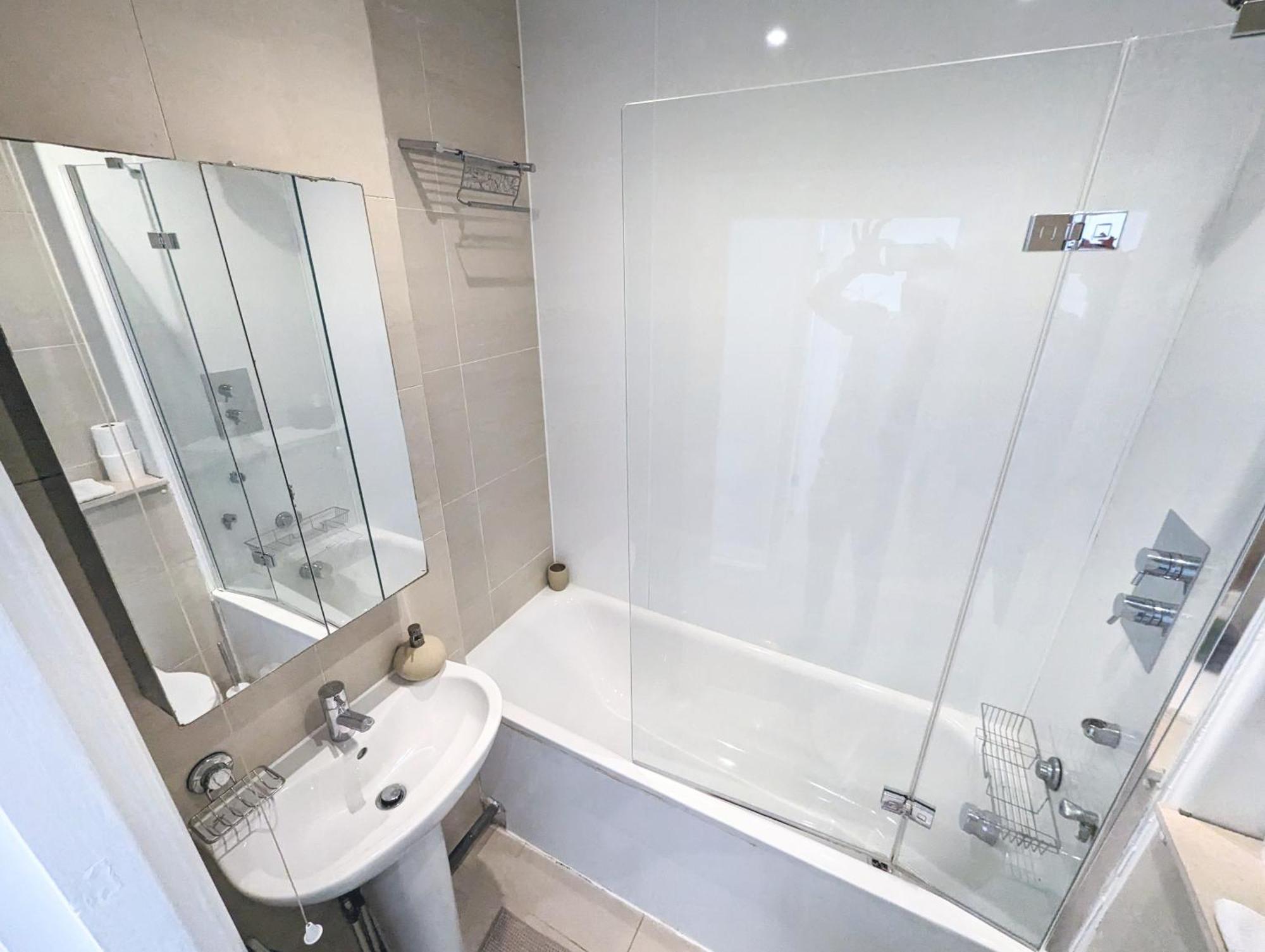 Hyde Park 3 Bedroom Flat Apartment London