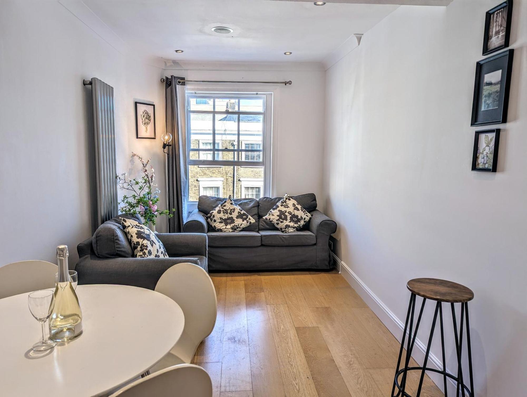 Hyde Park 3 Bedroom Flat * London