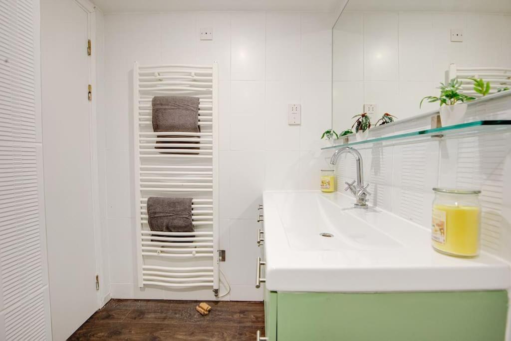 Luxstay Earls Court - Sleeps Up To 7 * Londen