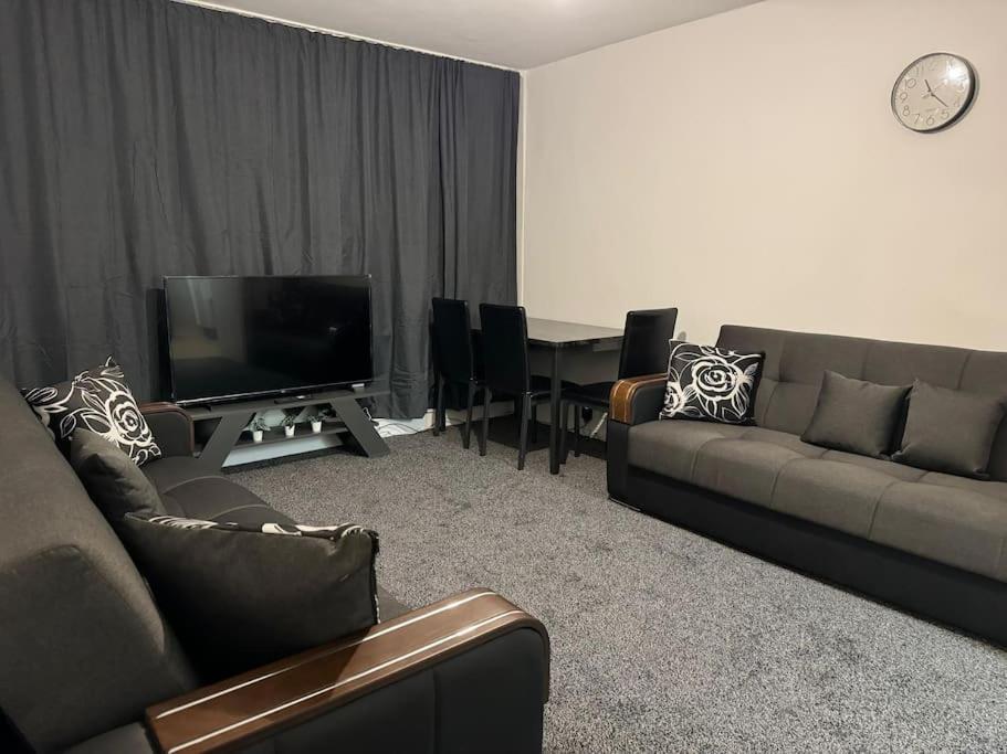 Flat In Vauxhall Apartment