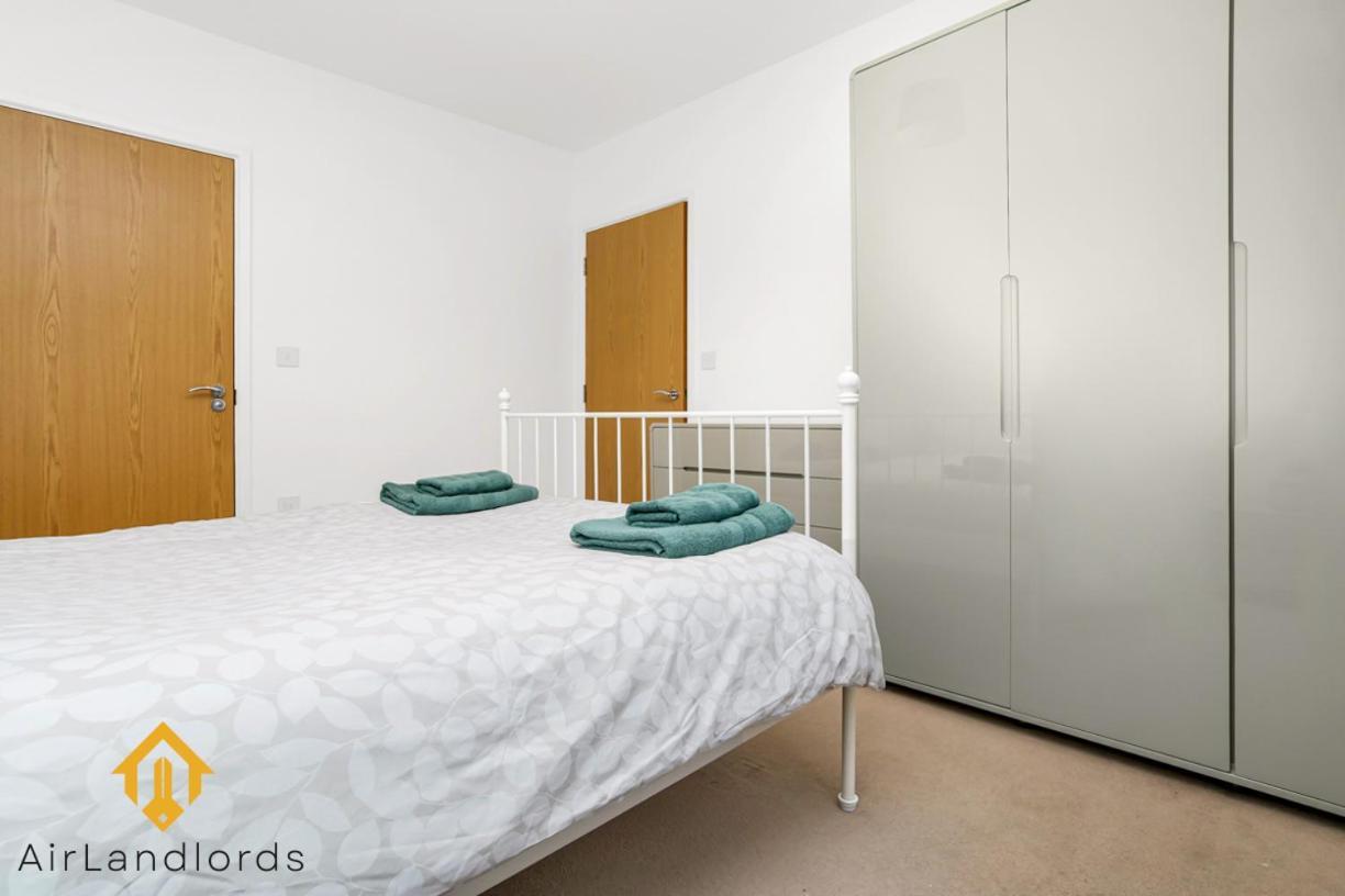 Exclusive 2 Bedroom Flat In Bromley By Bow *