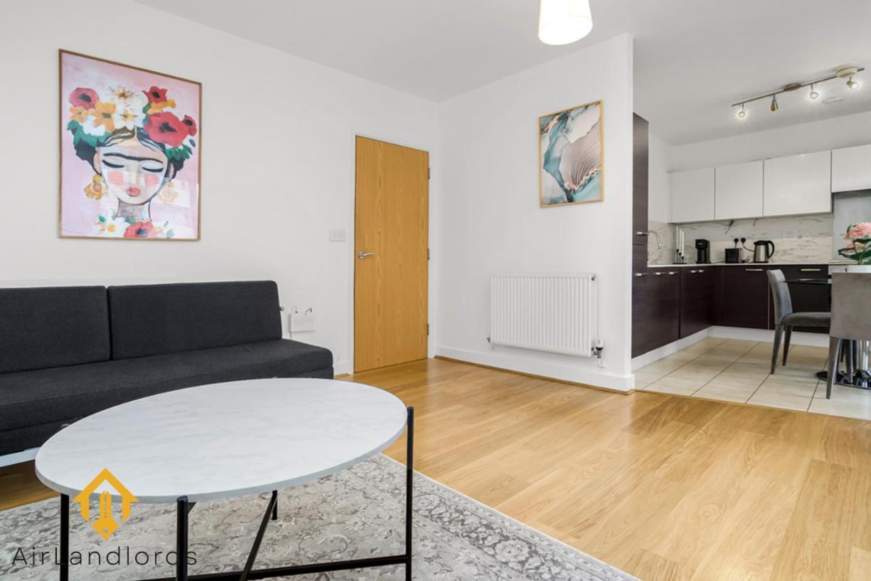 Exclusive 2 Bedroom Flat In Bromley By Bow *