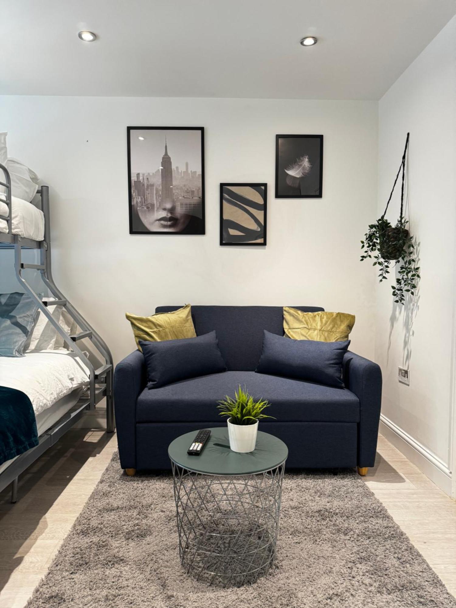 En-suite Bedroom For Up To 4! Sofa Bed - Near Stratford Gæstehus