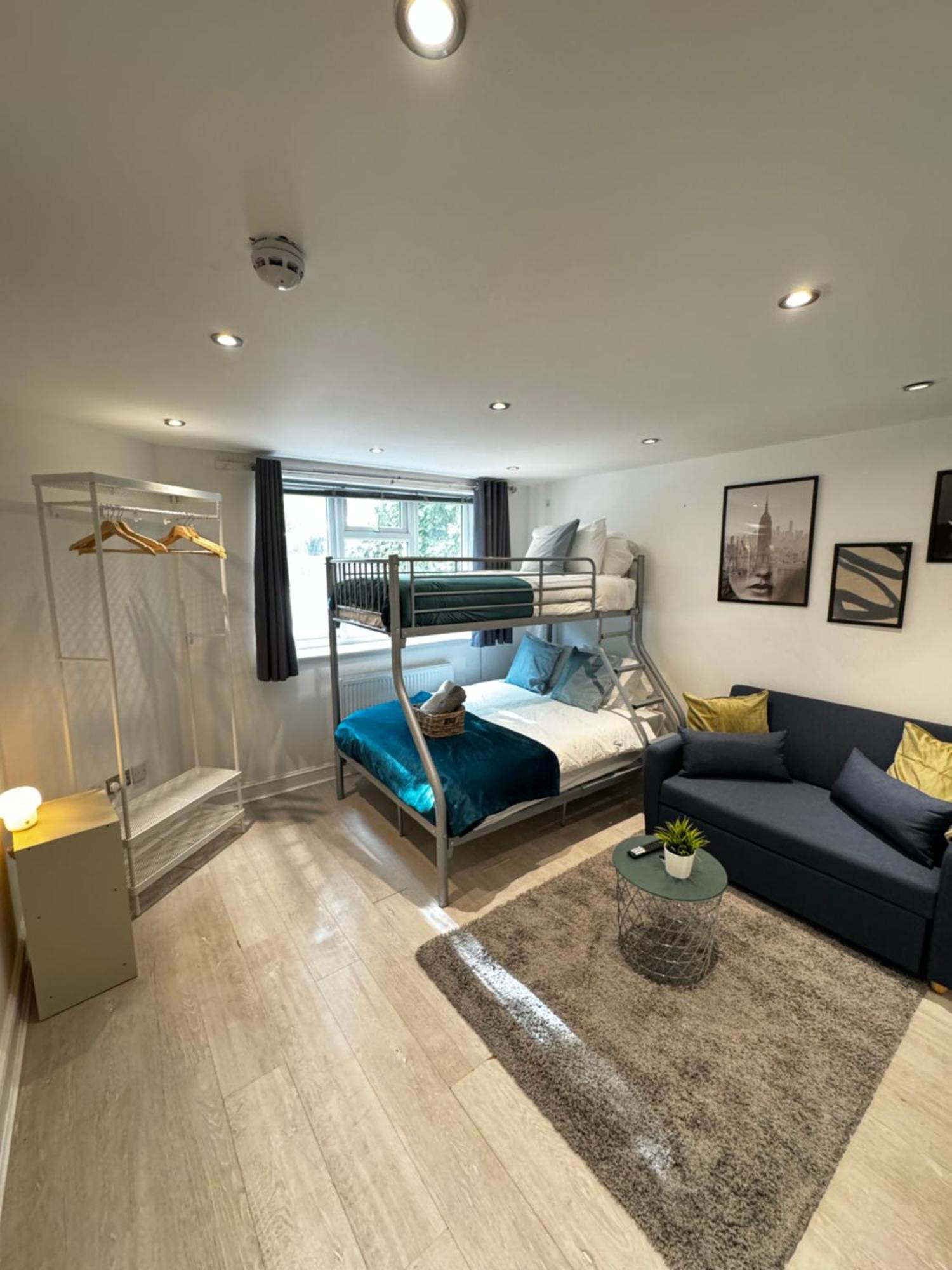 Gæstehus En-suite Bedroom For Up To 4! Sofa Bed - Near Stratford *